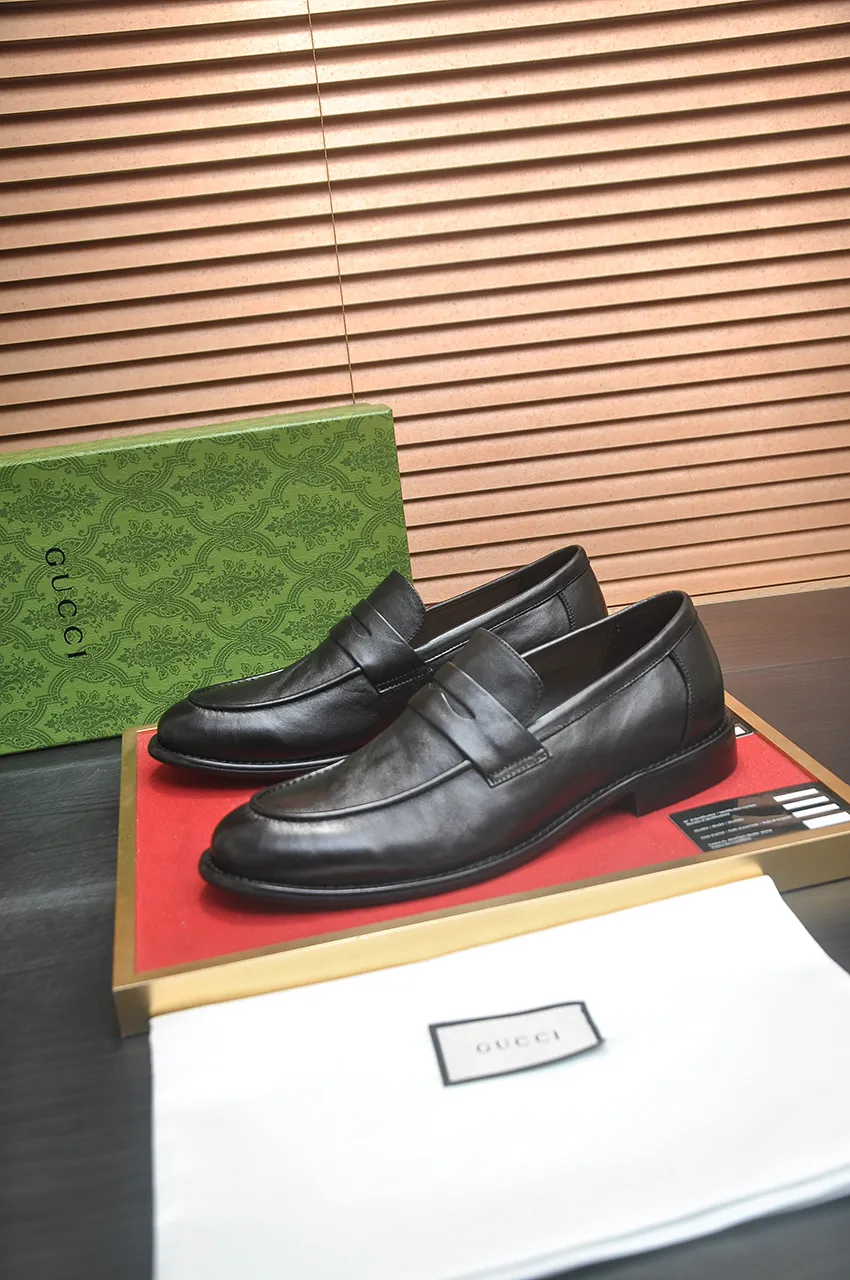 Men's shoes 💰580💶 Brand: GUCCI (Gucci) Standard code: Men's code 38/44 (45 can be customized) Grade: Same as the official website Original quality Material: Original cowhide Water-dyed cowhide lining Original rubber outsole Style category: Men's fashionable casual leather shoes Distinguished big-name luxury elements Top luxury Color: Actual picture